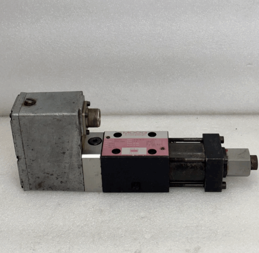 Moog A11592 Framo D635-606C Hydraulic Servo Valve PP 300 Bar Used Condition High-Pressure Industrial Valve for Precision Fluid Control - Image 2